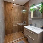 公寓 Modern With Private Garden - Walk Everywhere - Parking Avaiaable 塞拉耶佛