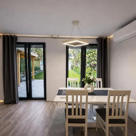 Modern With Private Garden - Walk Everywhere - Parking Avaiaable 塞拉耶佛
