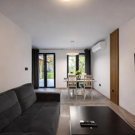 Modern With Private Garden - Walk Everywhere - Parking Avaiaable 塞拉耶佛