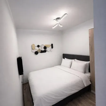 Διαμέρισμα Modern With Private Garden - Walk Everywhere - Parking Avaiaable *