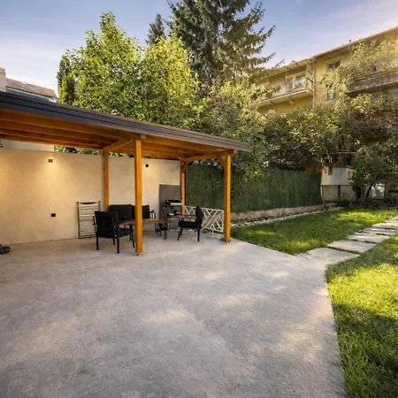 Modern With Private Garden - Walk Everywhere - Parking Avaiaable Szarajevó