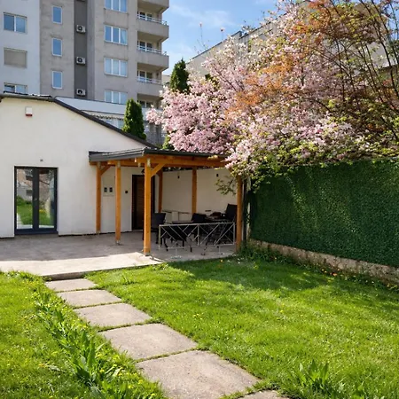 Modern With Private Garden - Walk Everywhere - Parking Avaiaable Διαμέρισμα